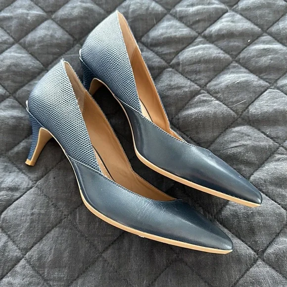 Calvin Klein Mitten Heel Pumps Size 7.5 Navy Blue - Picture 2 of 3